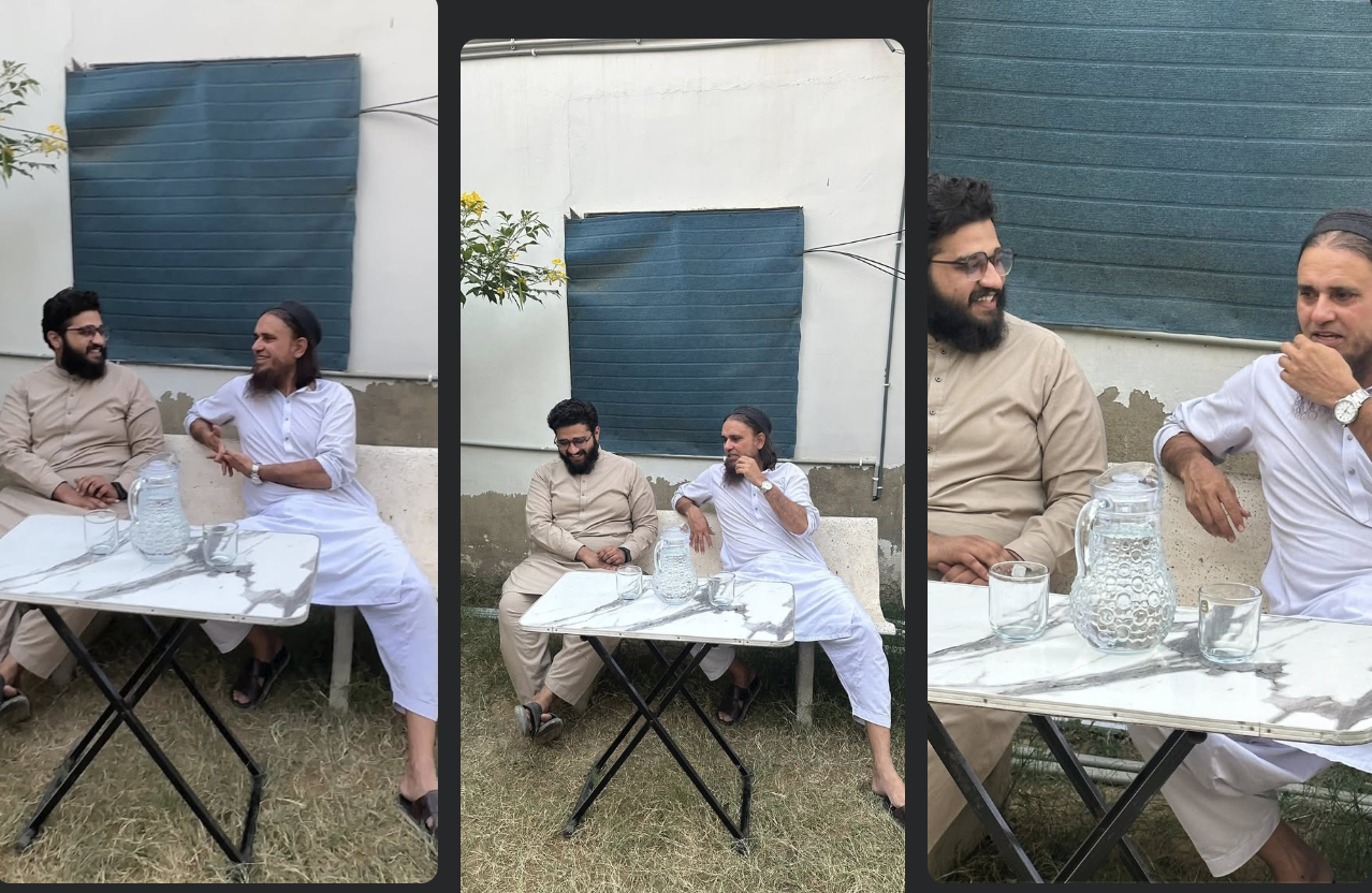 Khawaja Mohammad Owais with Mufti Tariq